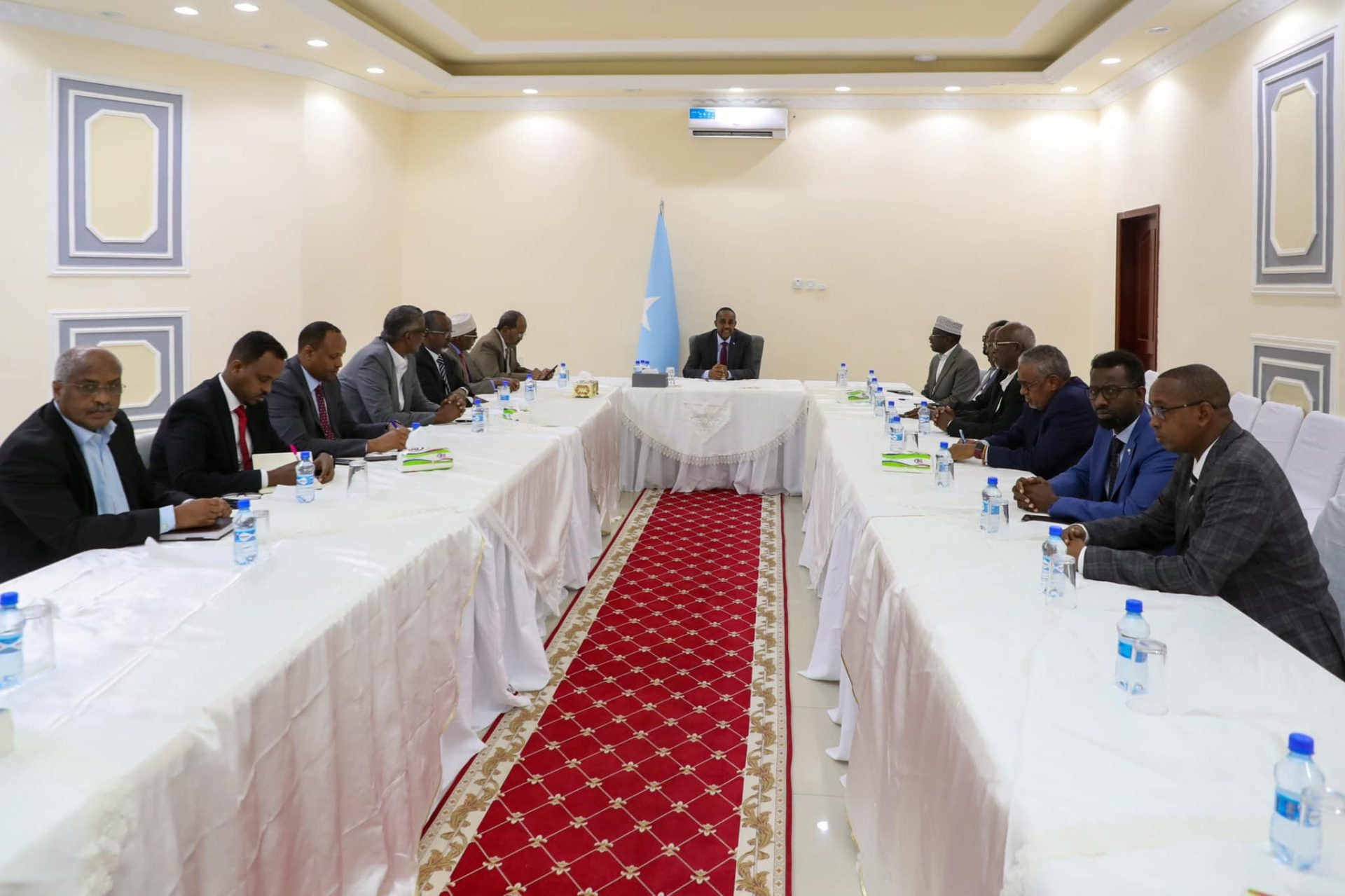 Prime Minister Roble meets with the Council of Presidential Candidates