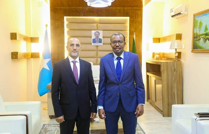 Foreign Minister discusses with the OIC Bureau Director General on the humanitarian crisis in Somalia