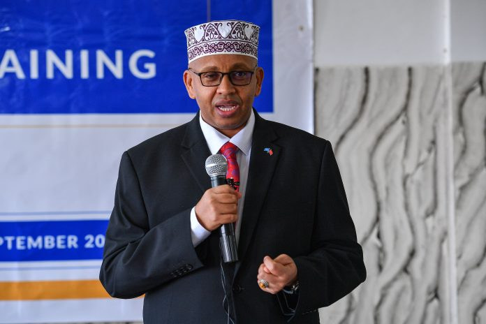 Information Minister attends a meeting to discuss ensuring info accessibitly and freedom of speech for journalists during Election