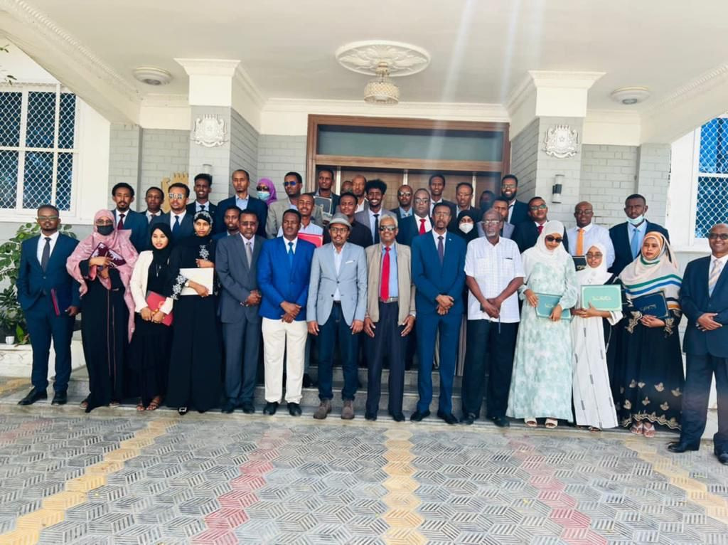 Foreign Minister concludes a basic diplomatic training for 34 government employees