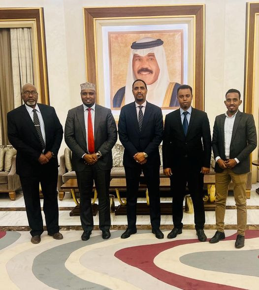 Minister of Planning reaches Kuwait on an official visit