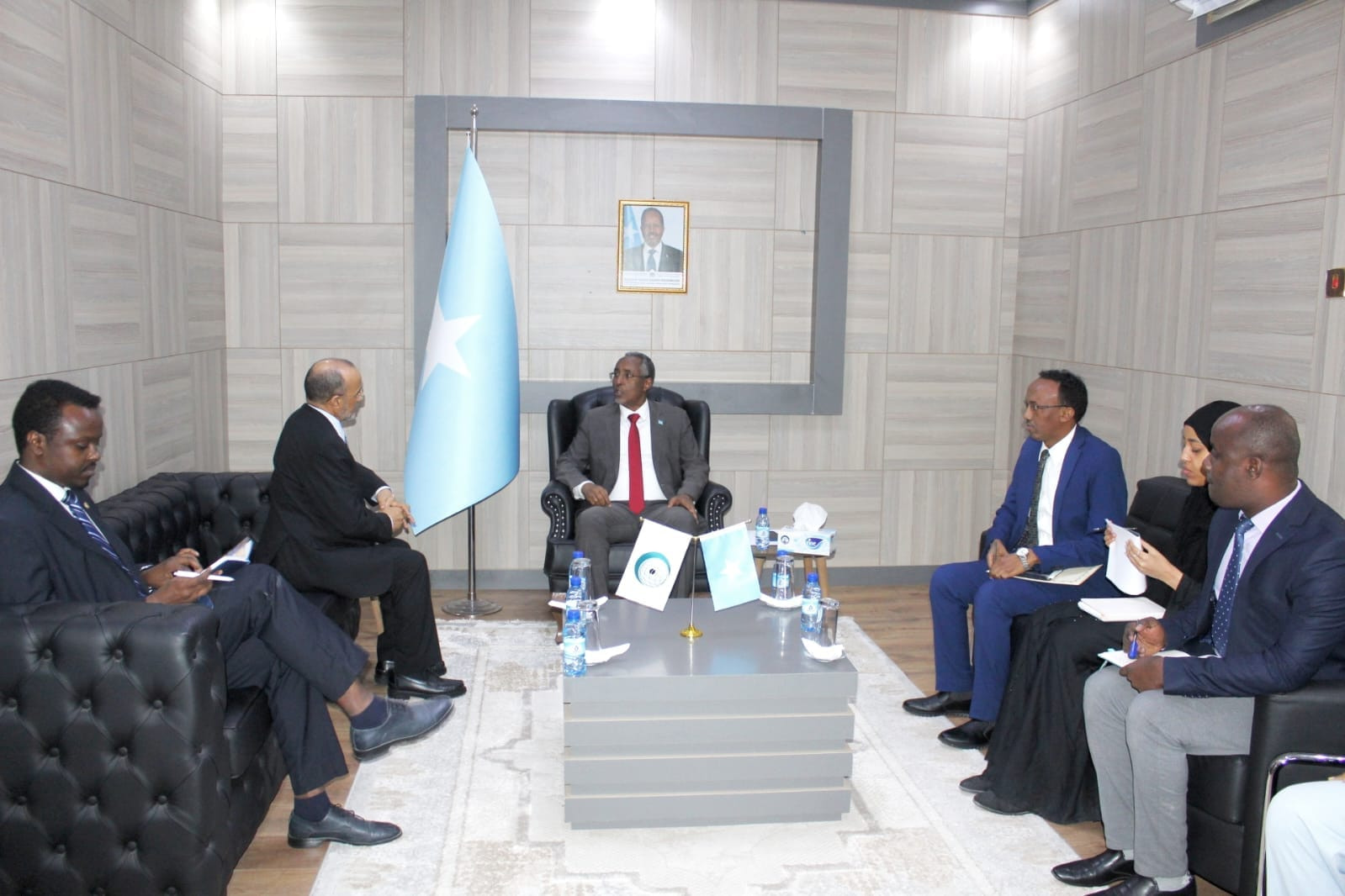Minister of Foreign Affairs Meets OIC Permanent Secretary