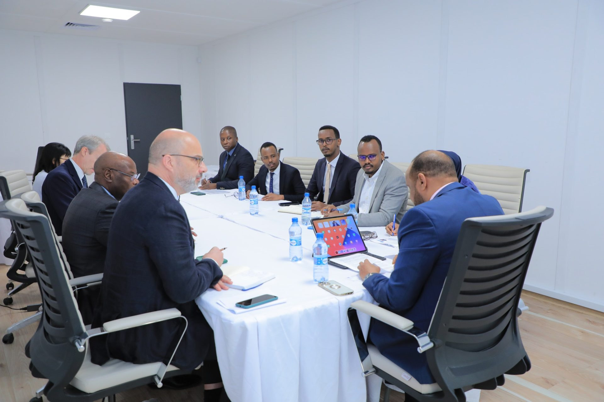 Somalia's Ministry of Planning discusses refugee assisting mechanism