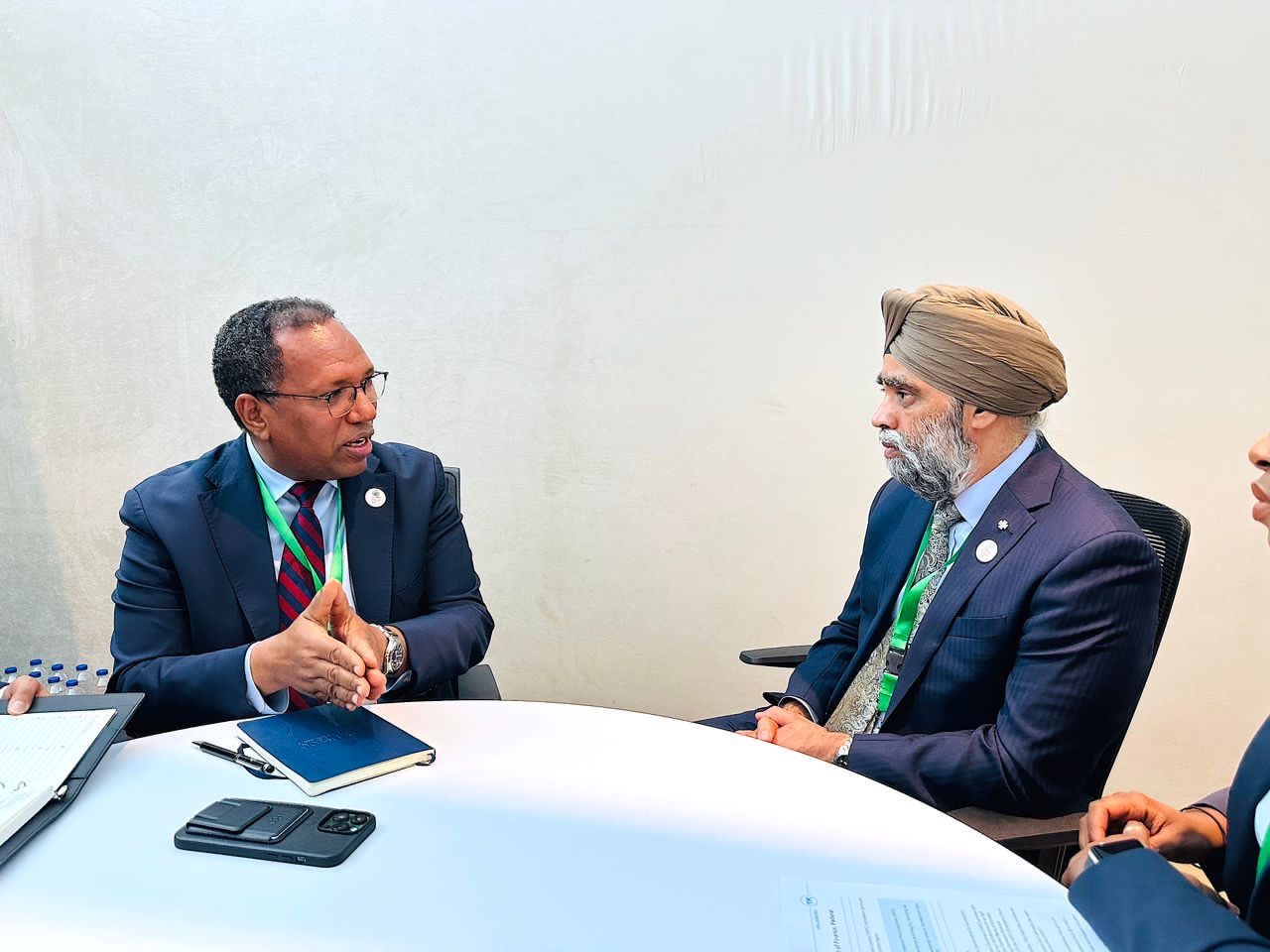 Somalia's Minister of Finance meets Minister of International Development of Canada