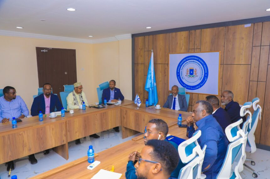 Stakeholders discuss El-Nino disaster preparedness and response in Mogadishu.