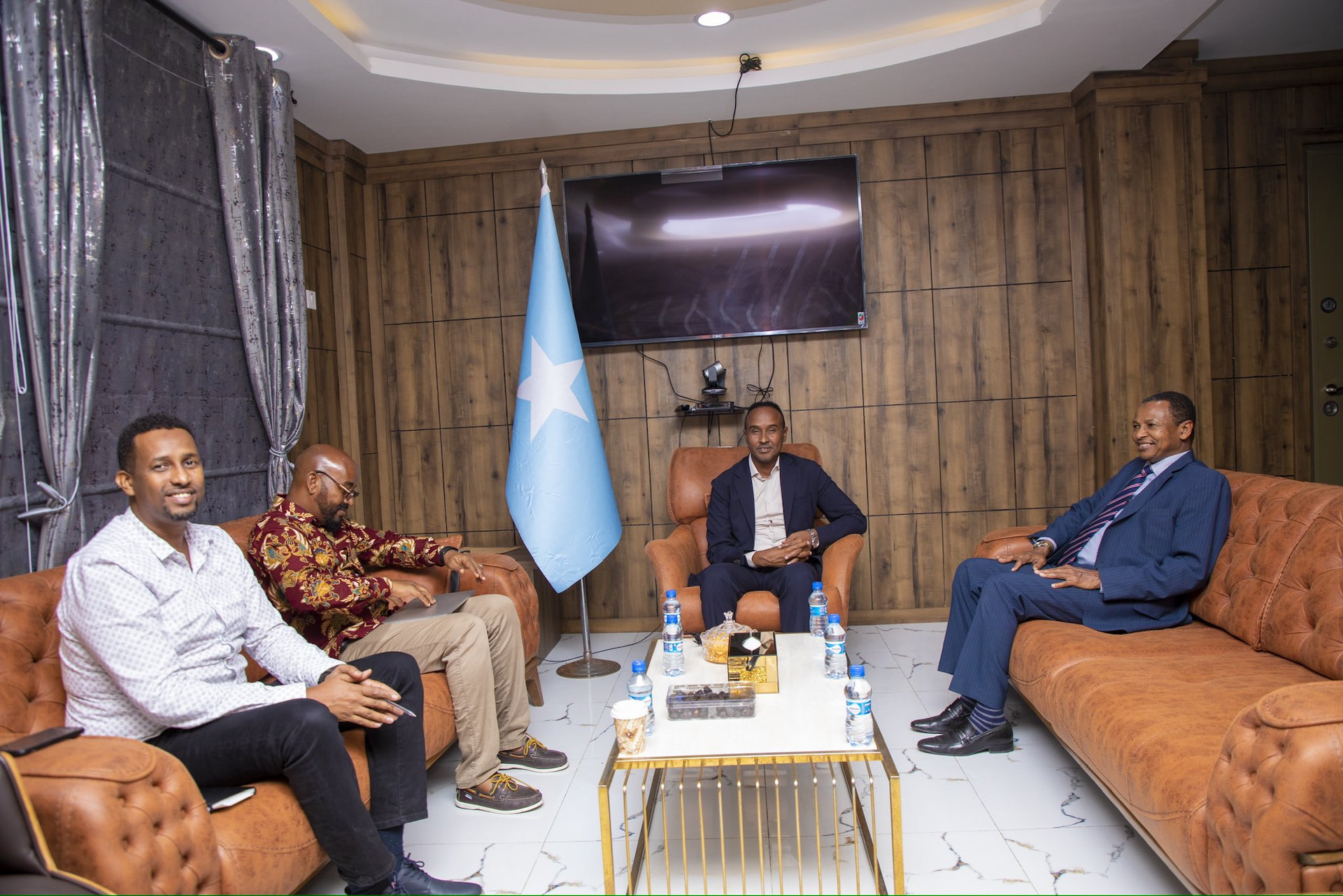 Commissioner of SoDMA meets head of WFP to Somalia
