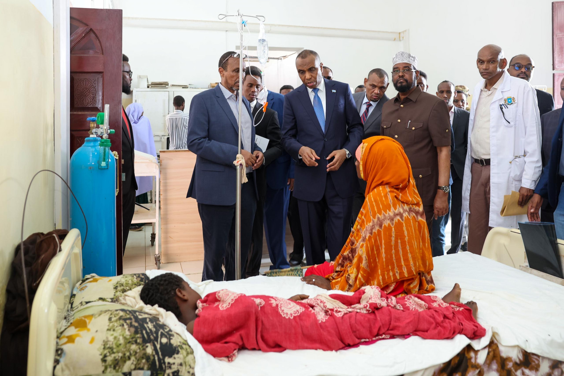 Prime Minister Hamza conducts inspection tour of the Kismayo General Hospital