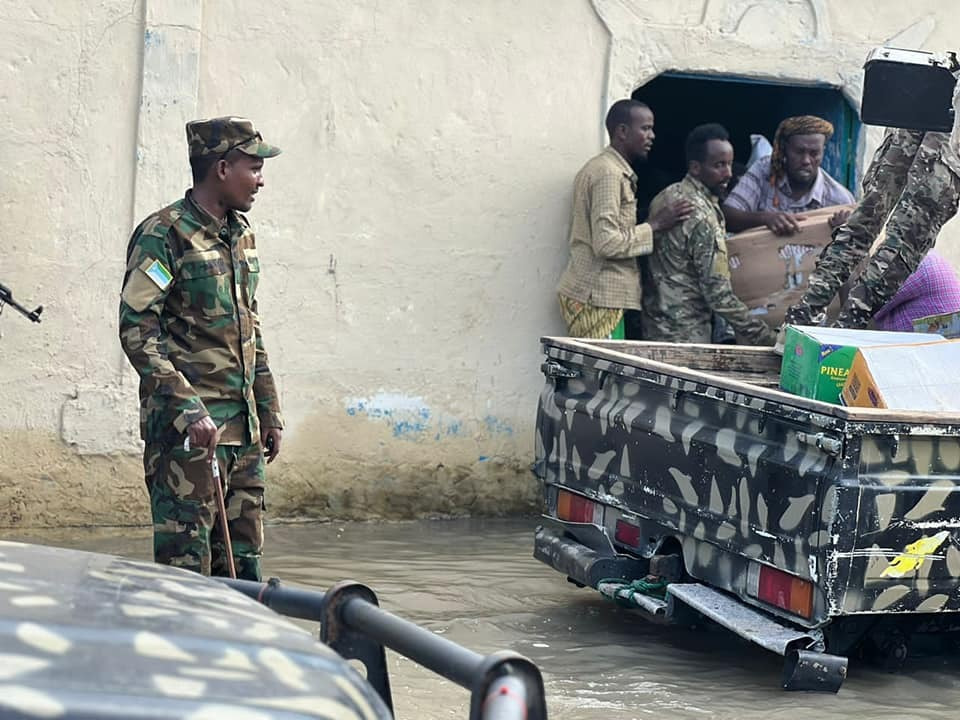 Somali forces deliver aid to flood victims in Afmadow