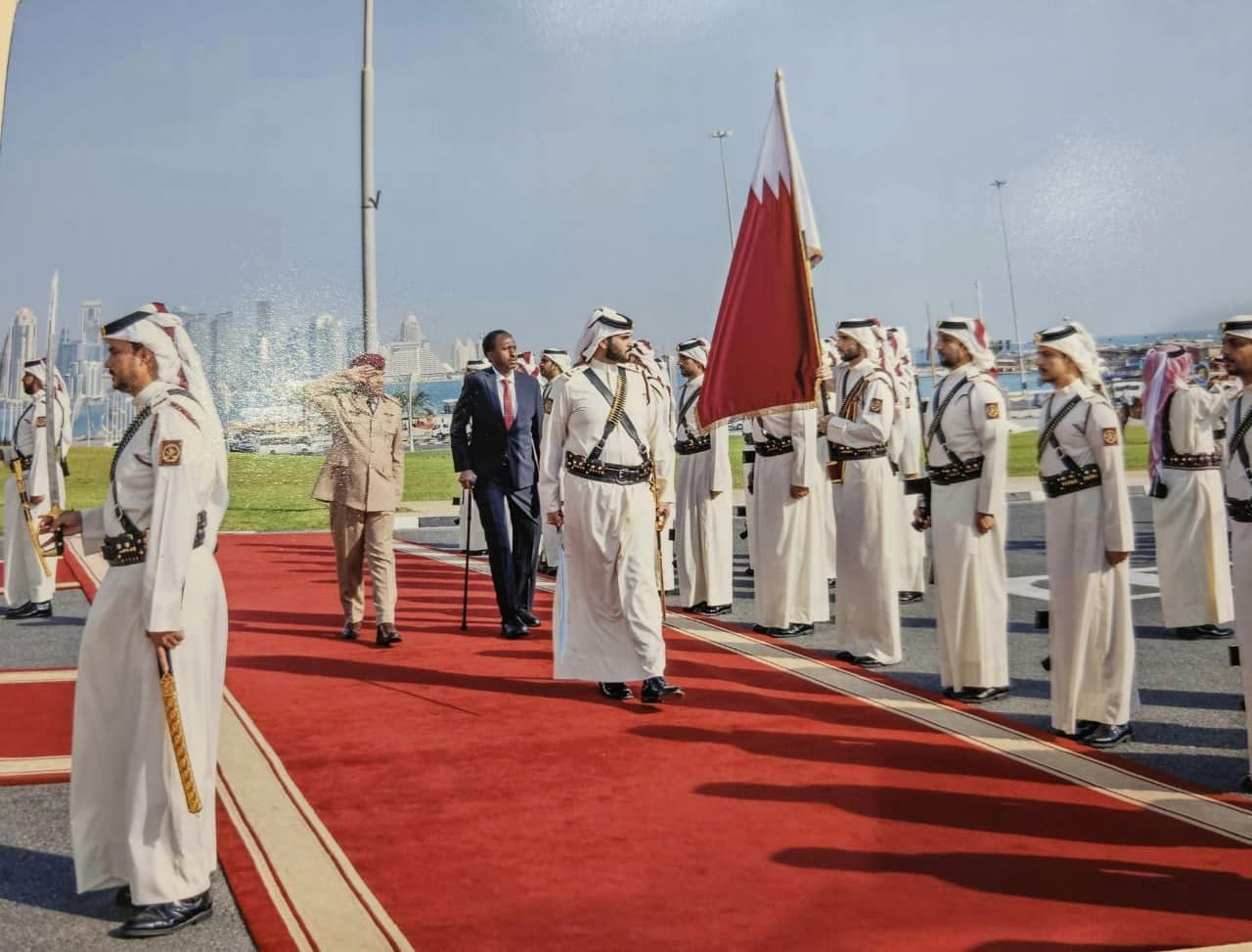 New Somali ambassador presents his credentials to the emir of Qatar