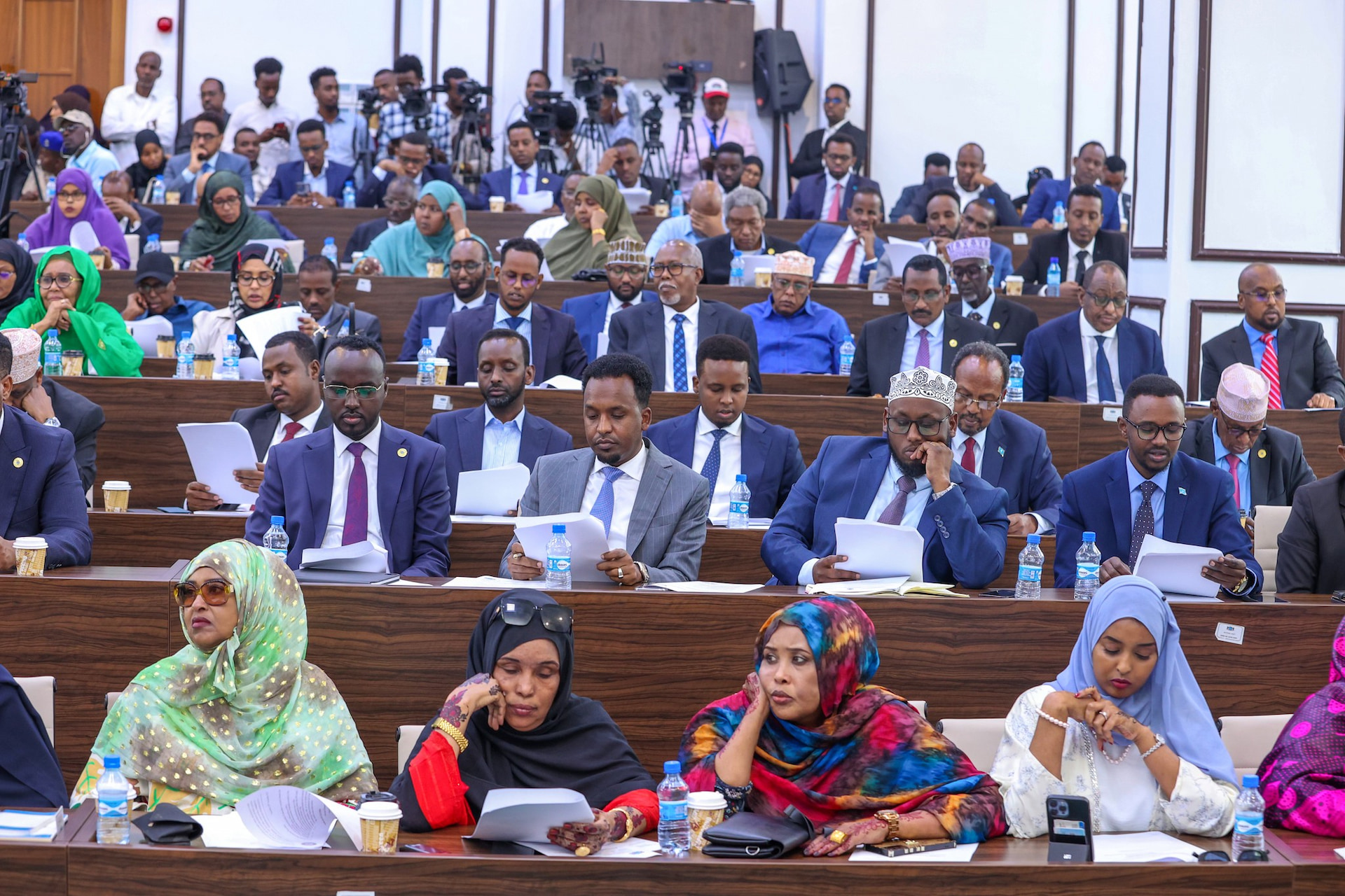 Parliament debates constitutional amendments