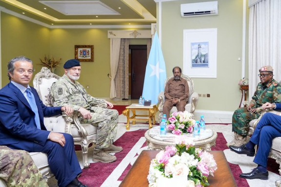 President Hassan receives Italy Chief of Defence in Mogadishu