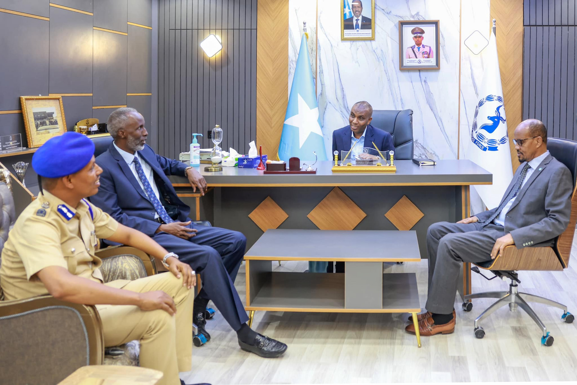 PM Hamza inspects the Somali Police and NISA