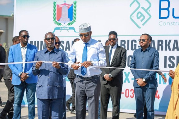 Prime Minister Hamza inaugurates newly reconstructed road in Mogadishu