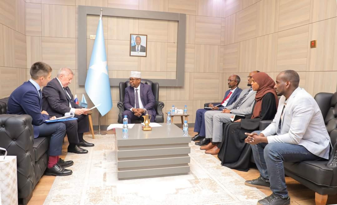 Minister of Foreign Affairs receives the Ambassador of Russia to Somalia