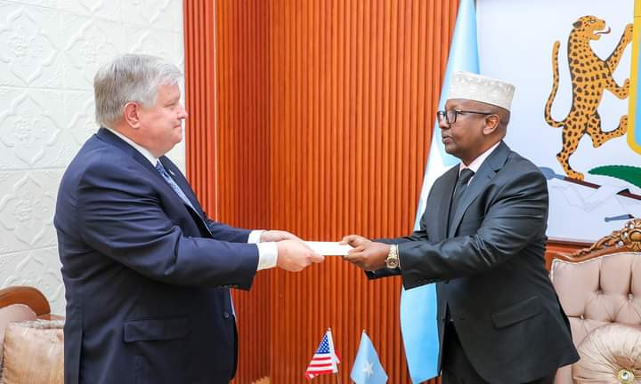 U.S. Ambassador Presents Credentials to Somali Foreign Minister