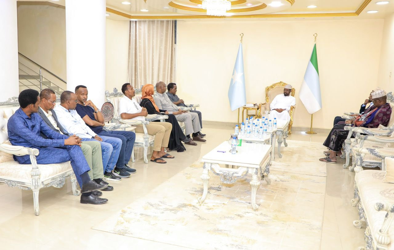Jubbaland President receives Minister of Interior in Kismayo