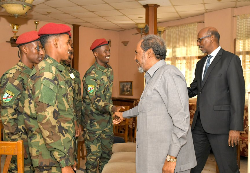 President Hassan visits Somali National Army training at the Eritrean Air Force HQ in Asmara