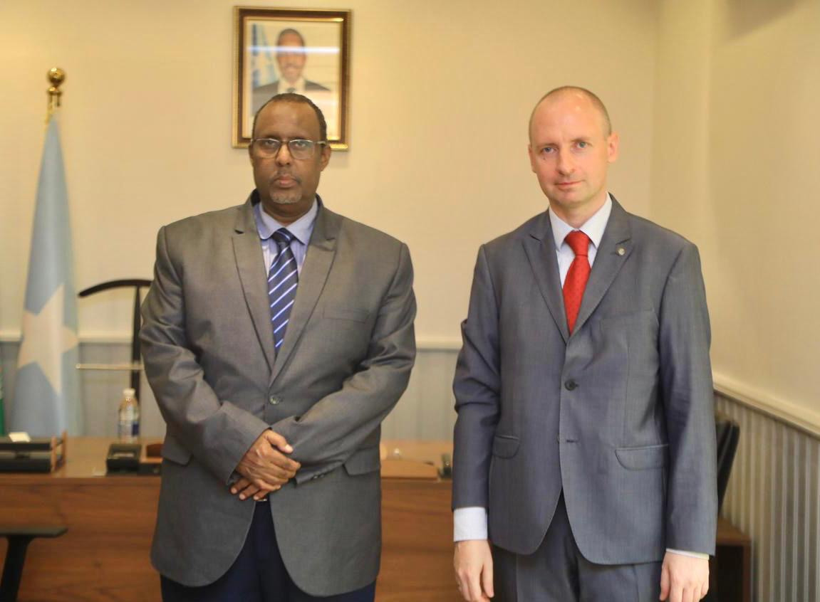 Somali Ambassador to Egypt meets Polish Ambassador in Cairo
