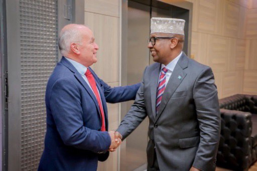 Somali FM holds a farewell meeting for the Stabilisation Adviser for the British Embassy in Mogadishu