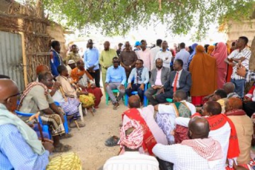 Commissioner of SoDMA and other UN officials visit IDPs in Bakool region