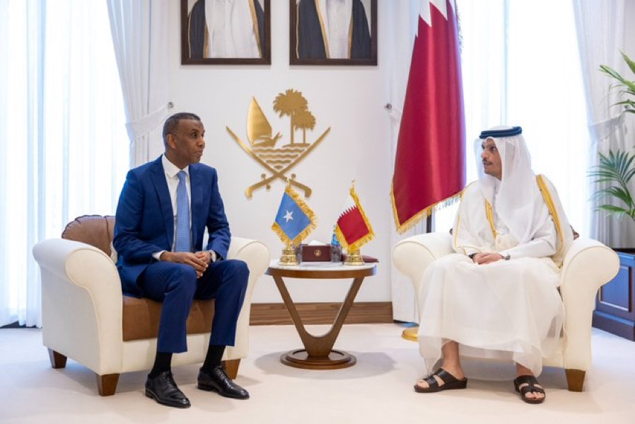 Prime Minister Hamza meets his Qatari counterpart in Doha