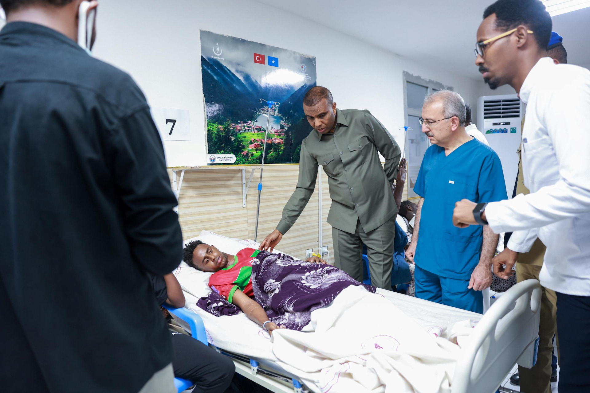The Prime Minister visits Erdogan Hospital to meet victims of the terrorist attack