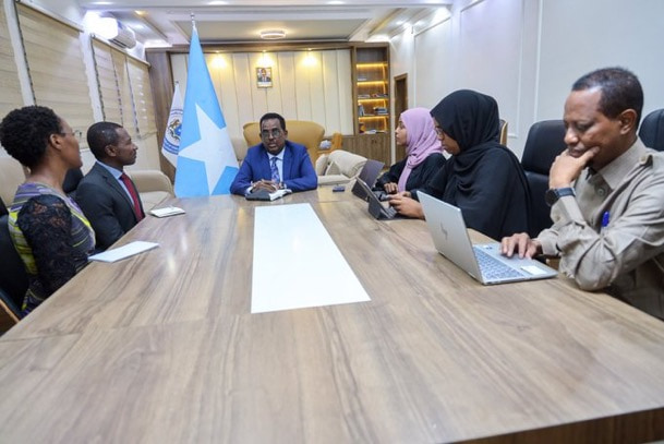 Interior Minister receives the outgoing IOM Chief of Mission in Mogadishu