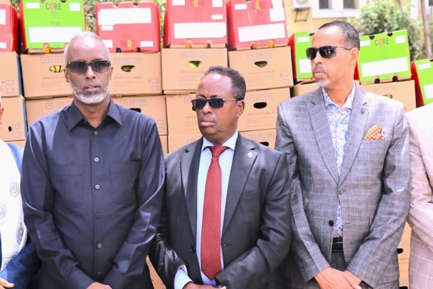 Minister of Agriculture provides donation to the victims of the Liido Beach attack