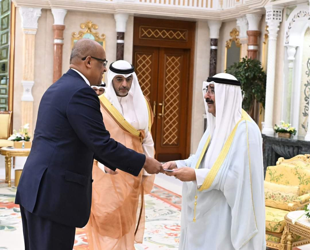 Somalia’s New Ambassador to Kuwait Presents Credentials to the Emir of Kuwait