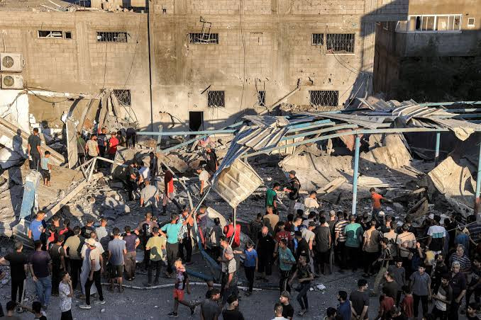 Israeli tank fire on north Gaza school kills 7; Beirut bombed again