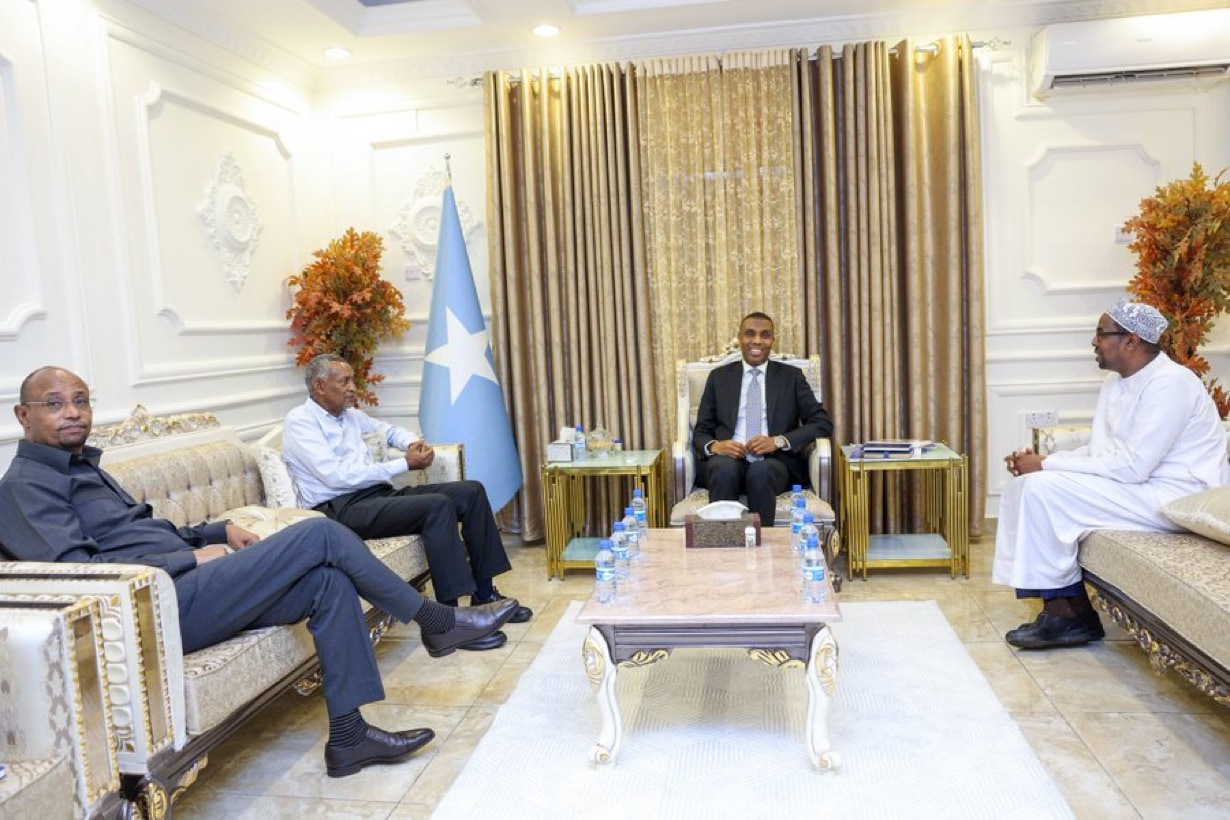 Prime Minister Hamza receives a delegation from Kenya at his residence