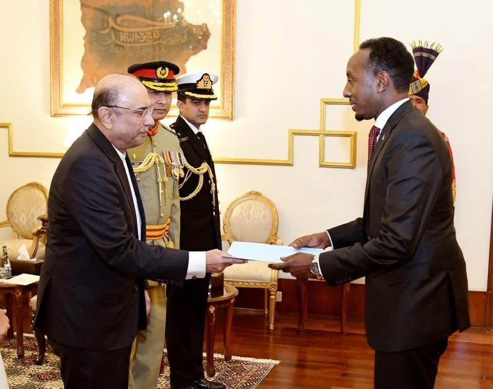 Somali Ambassador to Pakistan presents credentials to the President