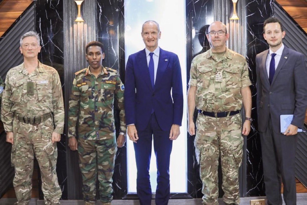 SNA Commander receives UK Ambassador to Somalia