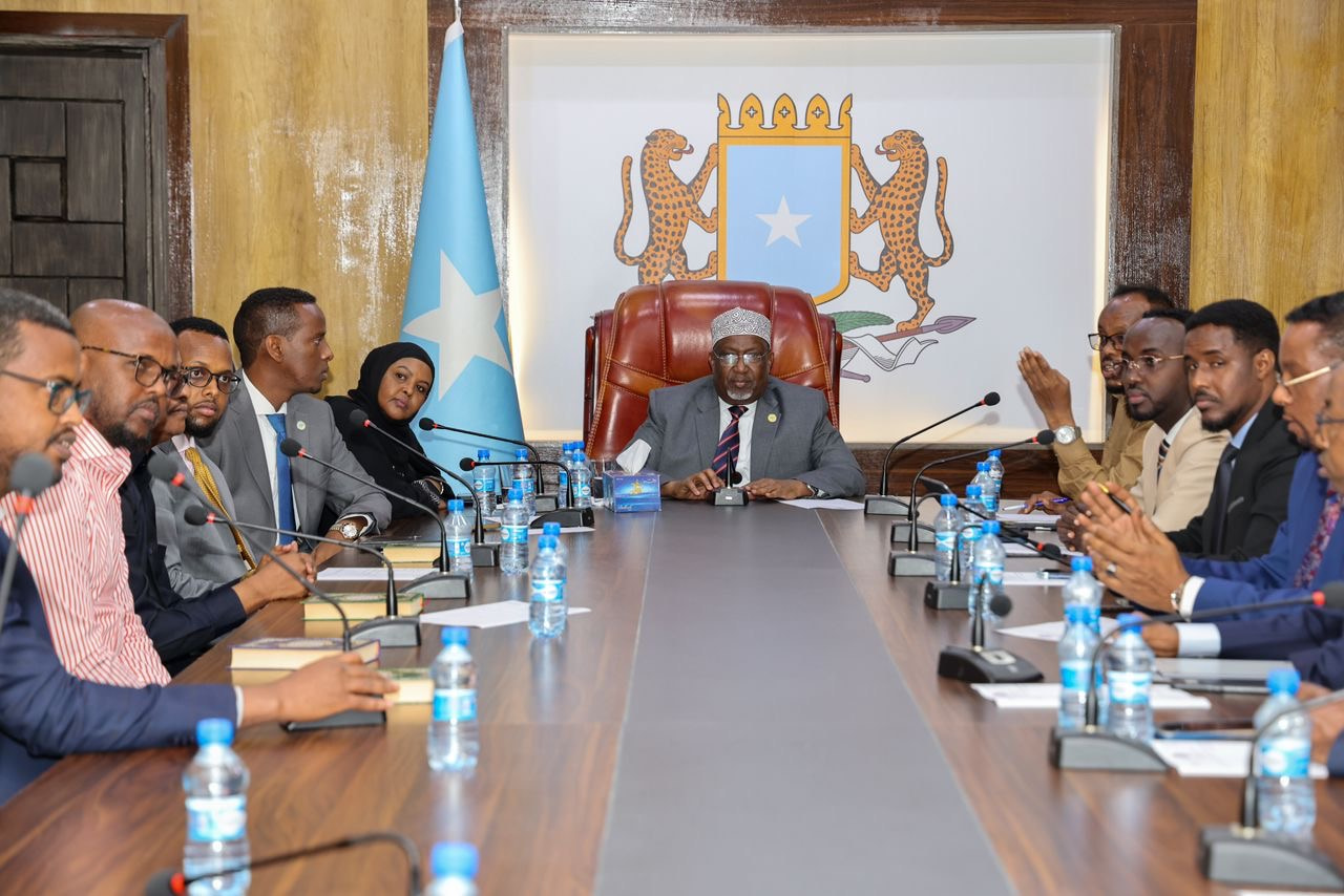 Speaker of the House of the People chairs extraordinary session of Standing Committee