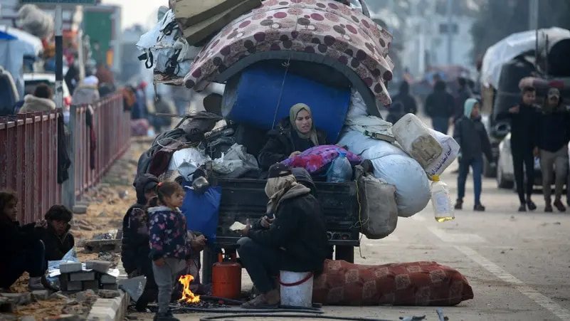 Thousands of displaced Palestinians return to Gaza since Israel's war