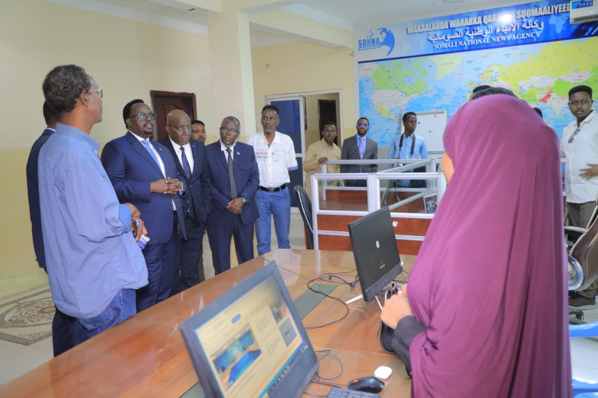 Deputy Prime Minister Salah visits Somali National News Agency