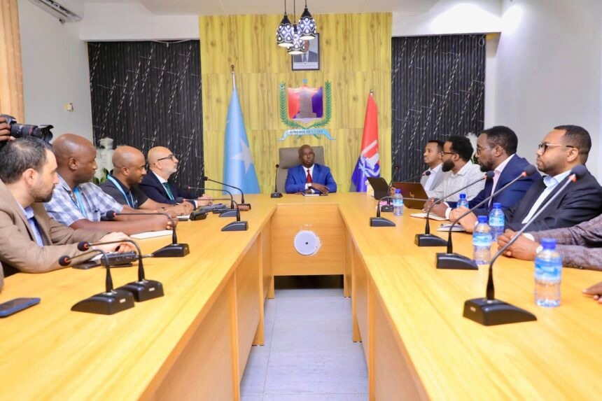 Mogadishu Mayor Meets with UNOPS, Officials on Infrastructure Development