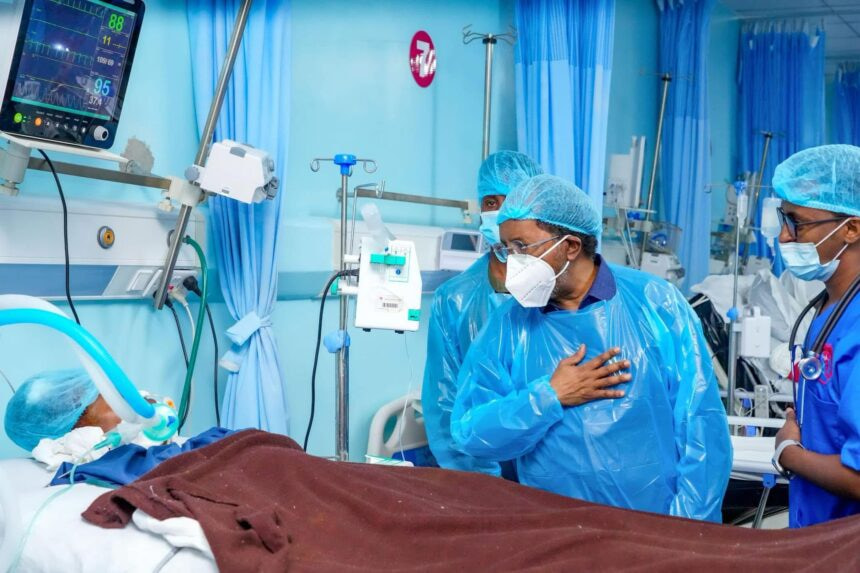 President Hassan Sheikh visits injured soldiers in Military Hospital