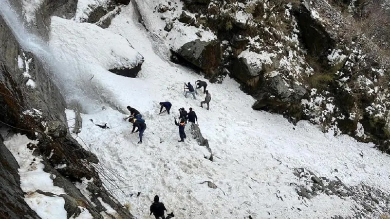 Rescuers search for 22 workers after avalanche in India