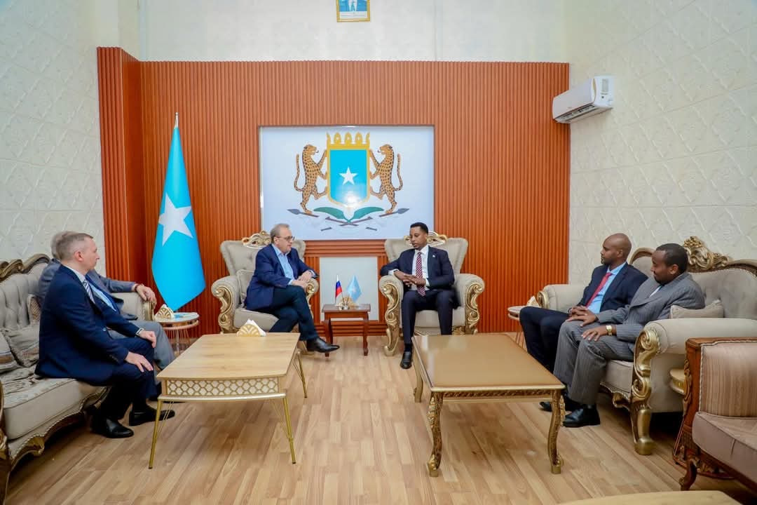 Somali Deputy FM Welcomes His Russian Counterpart in Mogadishu