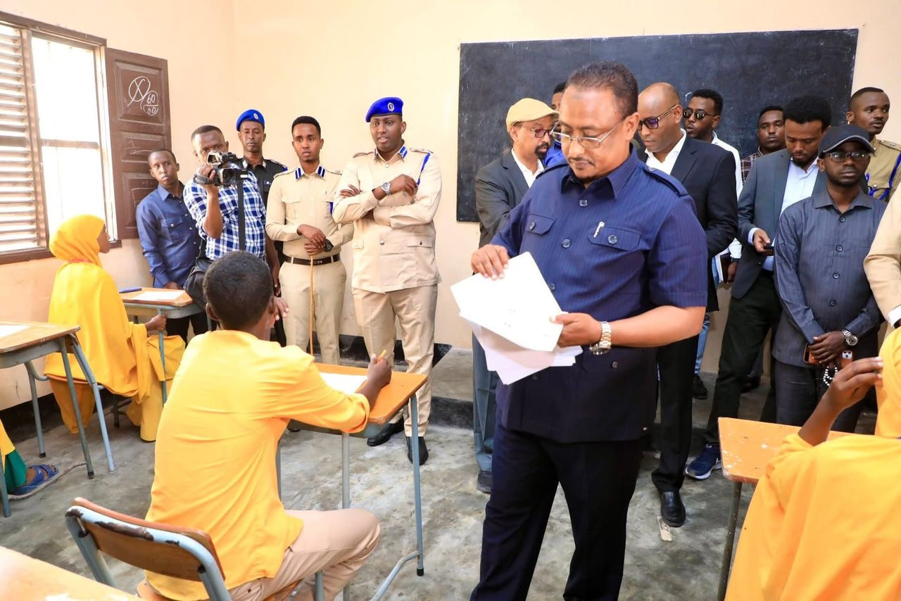 Mayor of Mogadishu Launches National Exam for Over 41,000 Intermediate Students in Banaadir Region