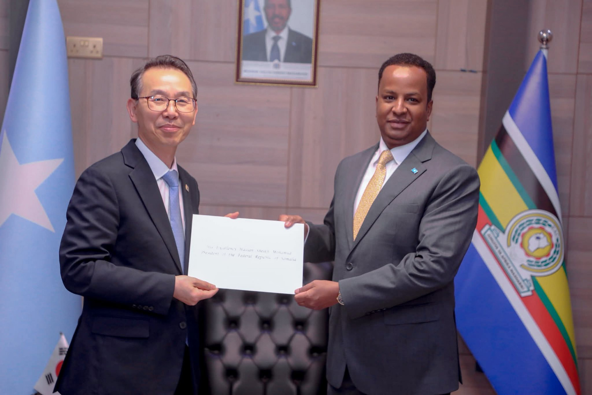 Foreign Minister Receives Credentials from New South Korean Ambassador to Somalia