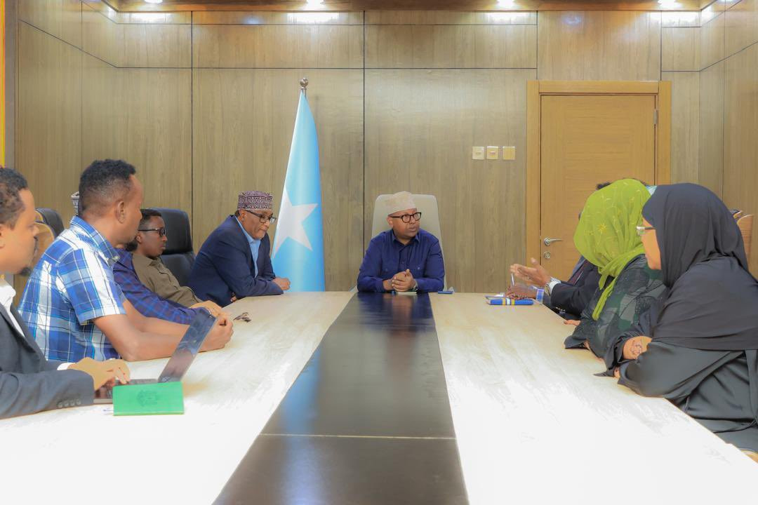 Defence Minister meets members of the Diaspora Community in Mogadishu