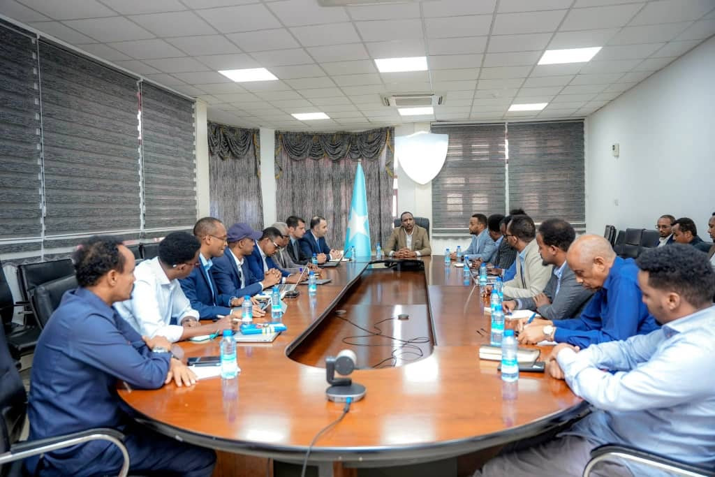 Director of Immigration Meets Azerbaijani Delegation on Service Modernization