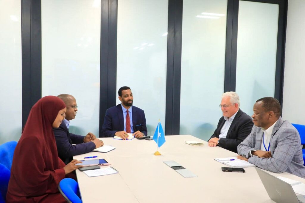 Minister of Transport and Civil Aviation meets UNDP representative in Somalia