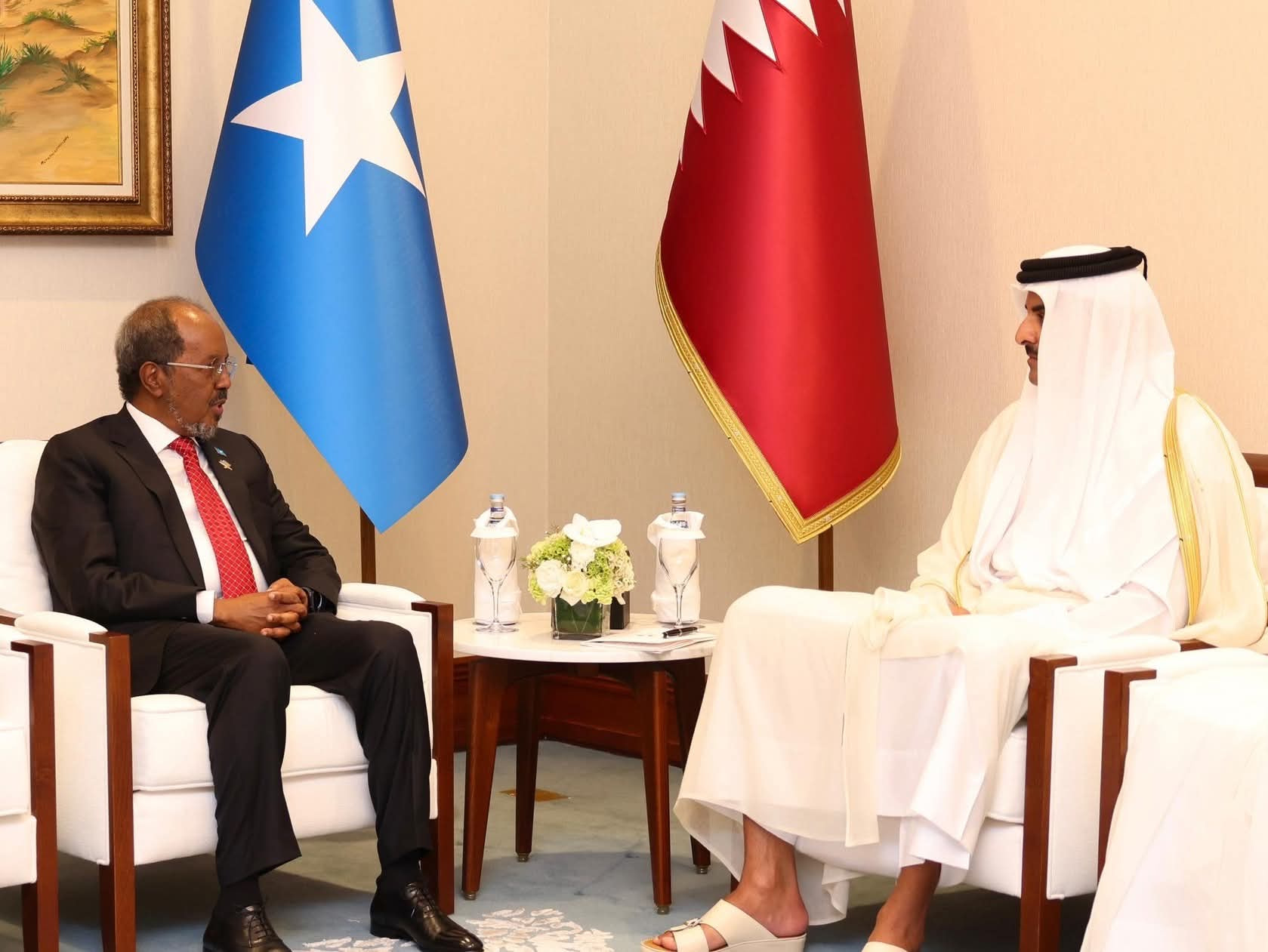 President Hassan Sheikh Holds a Meeting with the Emir of Qatar