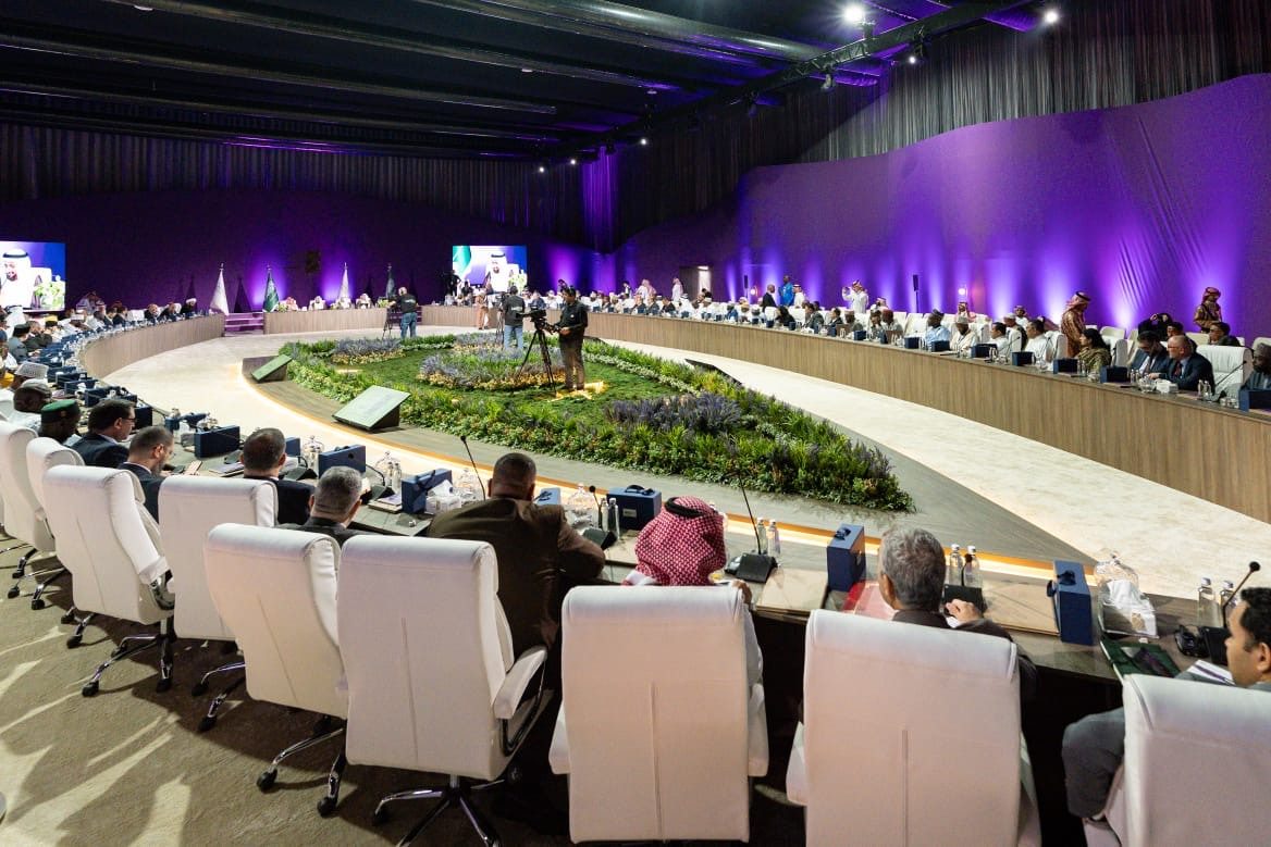 Hajj Minister Meets with over 100 Officials from Islamic Countries, Urges Contract Completion Before Rajab 15, 1447 AH