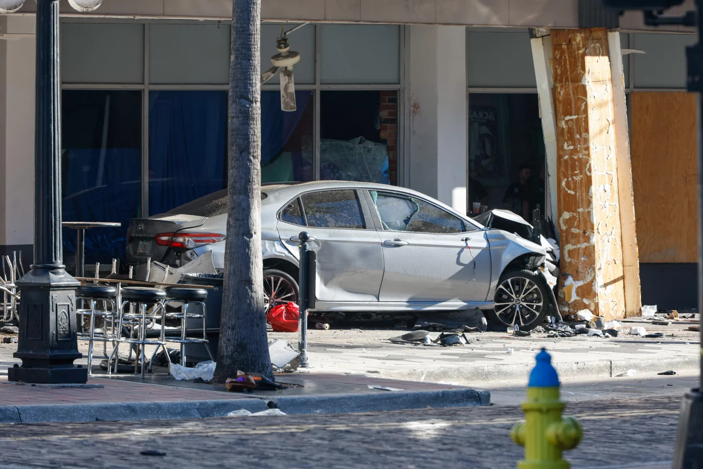 A car fleeing police slams into a bar in Florida, killing 4 and injuring 11