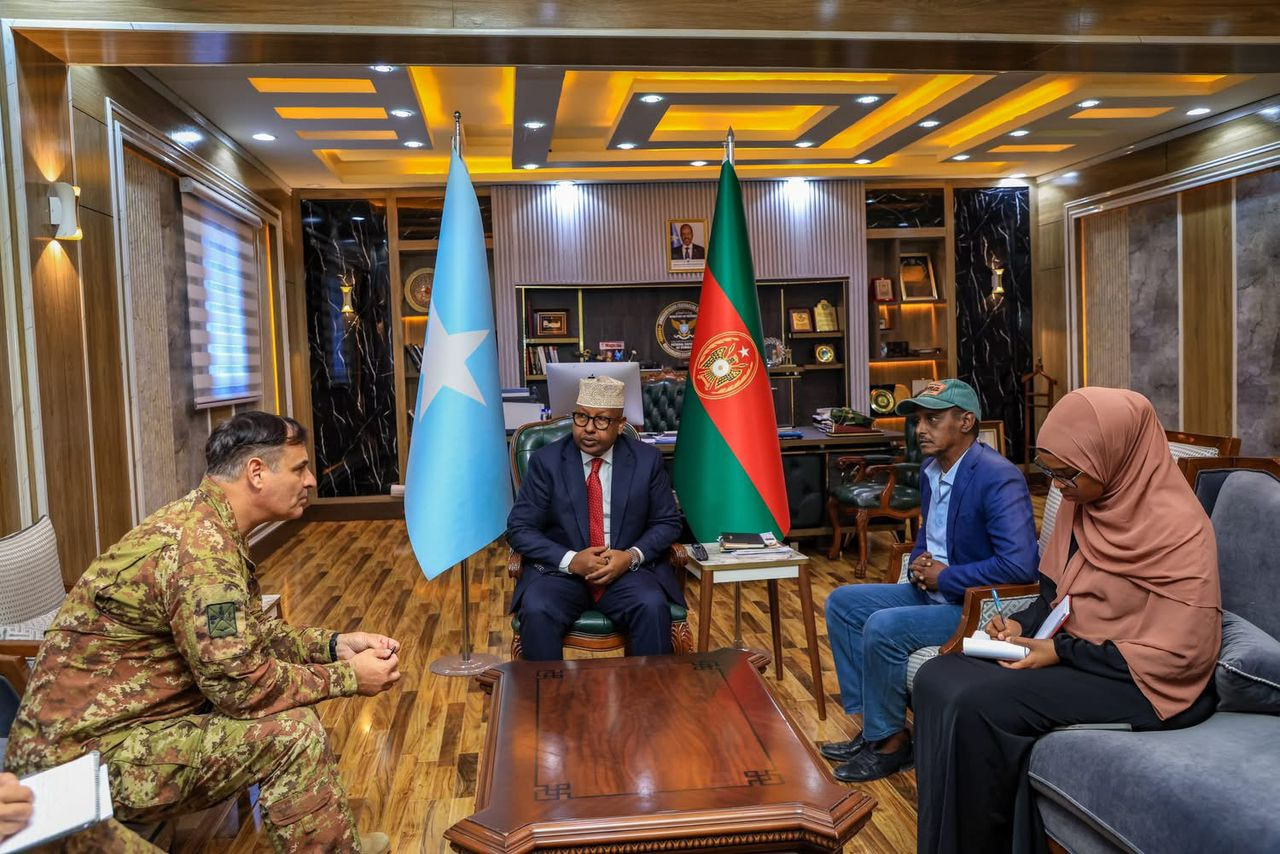 Somali Defense Minister Discusses Enhanced Military Cooperation with New Italian Attaché