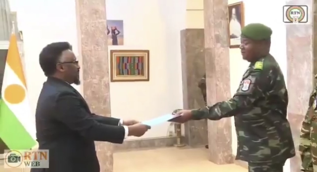 Somalia’s Ambassador to Niger Presents Credentials to President Tchiani